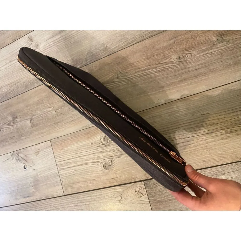 Speck Laptop Case New Without Tags - Charcoal & Rose Gold Hardware